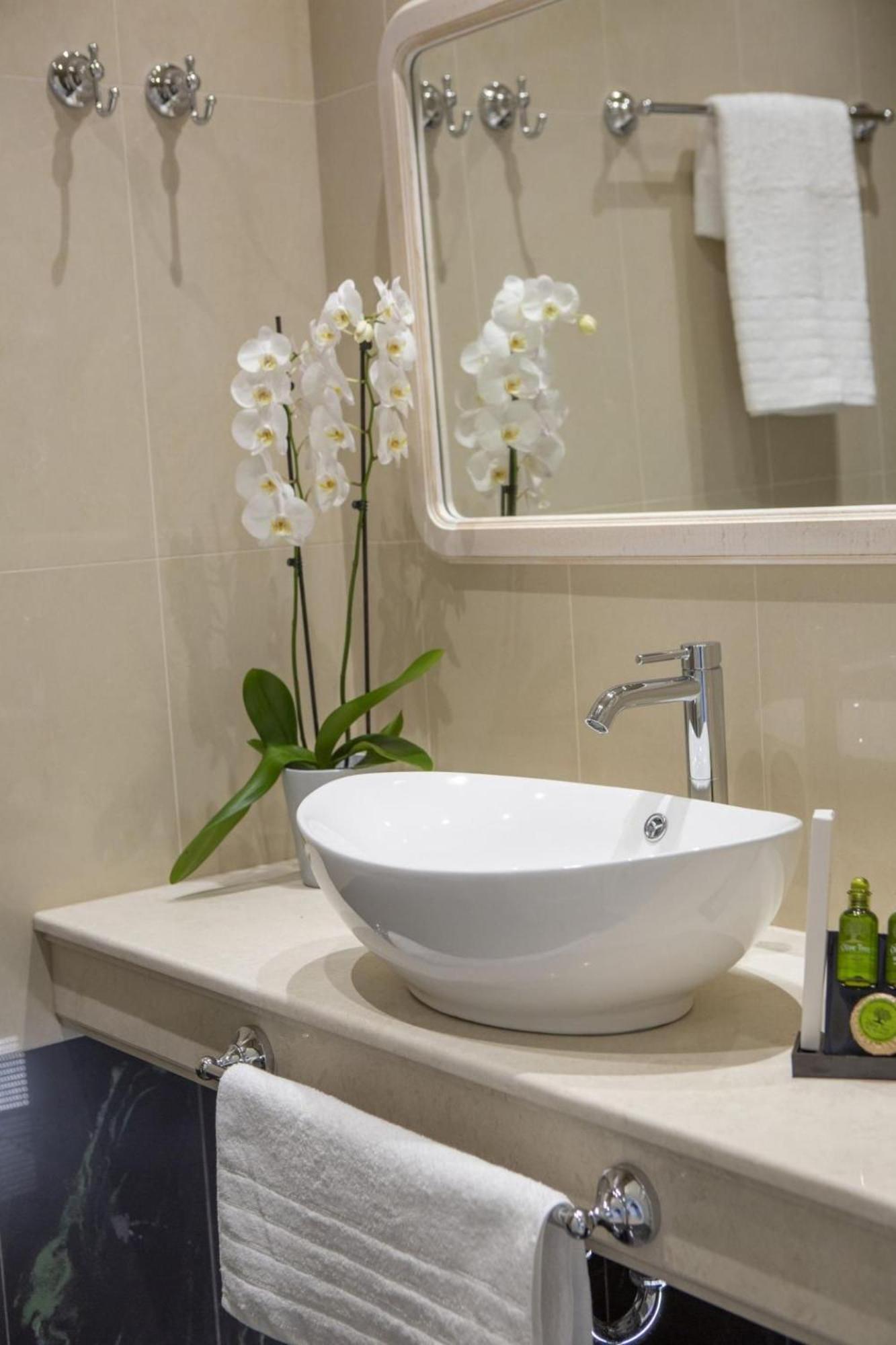 Vk Luxury Suites - Private Parking - Adults Only Νυδρί Εξωτερικό φωτογραφία