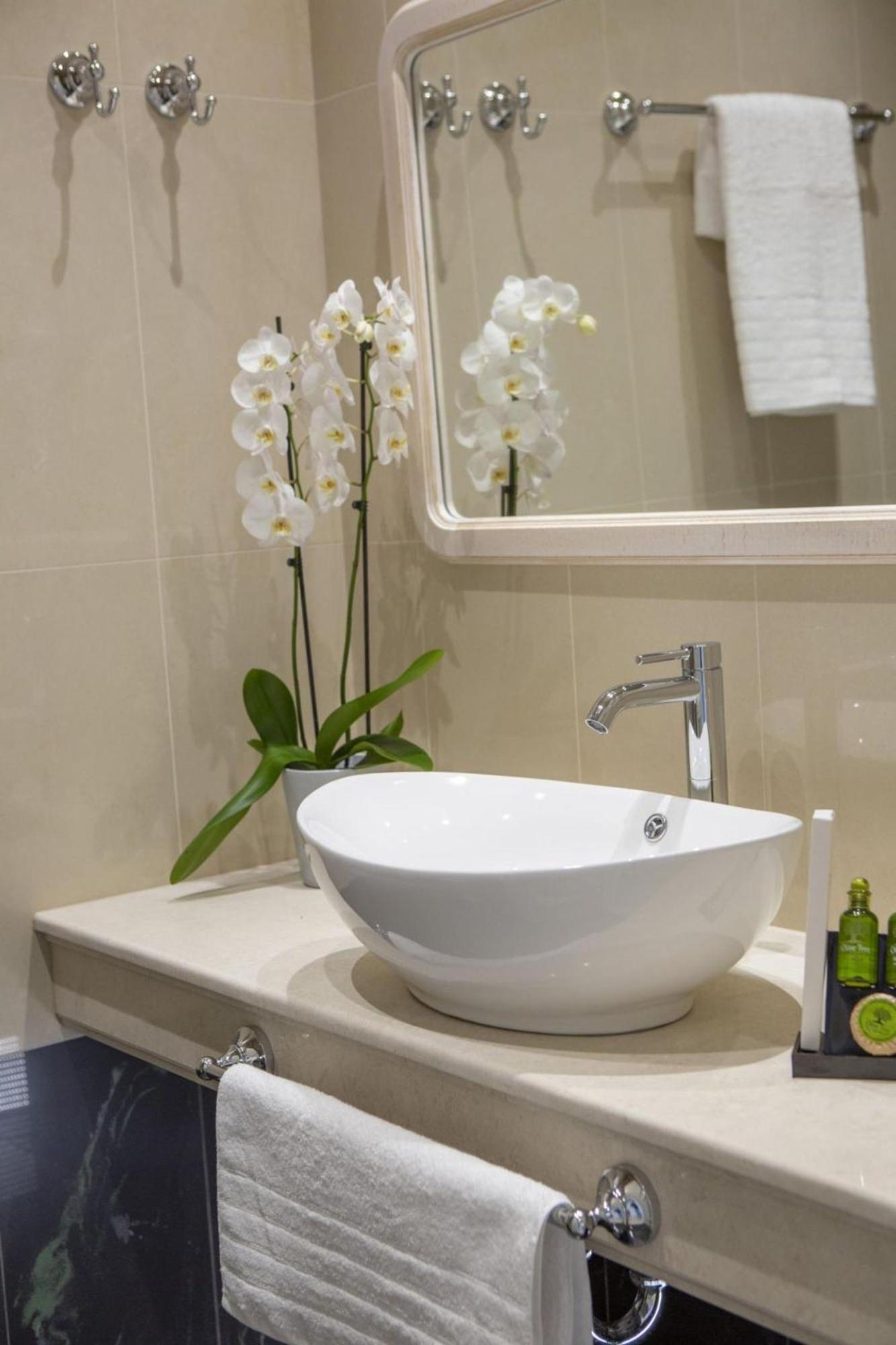 Vk Luxury Suites - Private Parking - Adults Only Νυδρί Εξωτερικό φωτογραφία