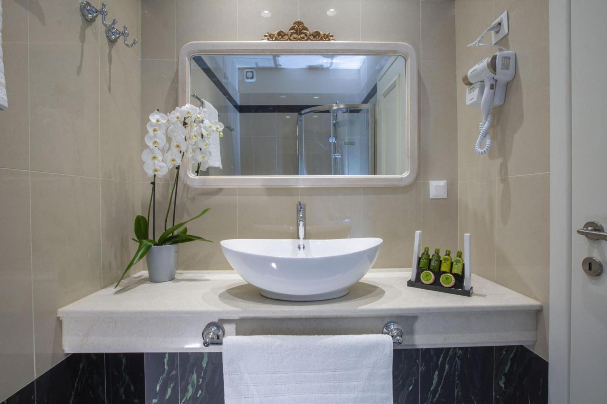 Vk Luxury Suites - Private Parking - Adults Only Νυδρί Εξωτερικό φωτογραφία