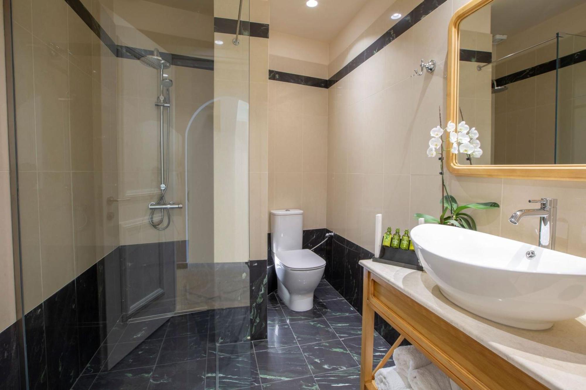 Vk Luxury Suites - Private Parking - Adults Only Νυδρί Εξωτερικό φωτογραφία