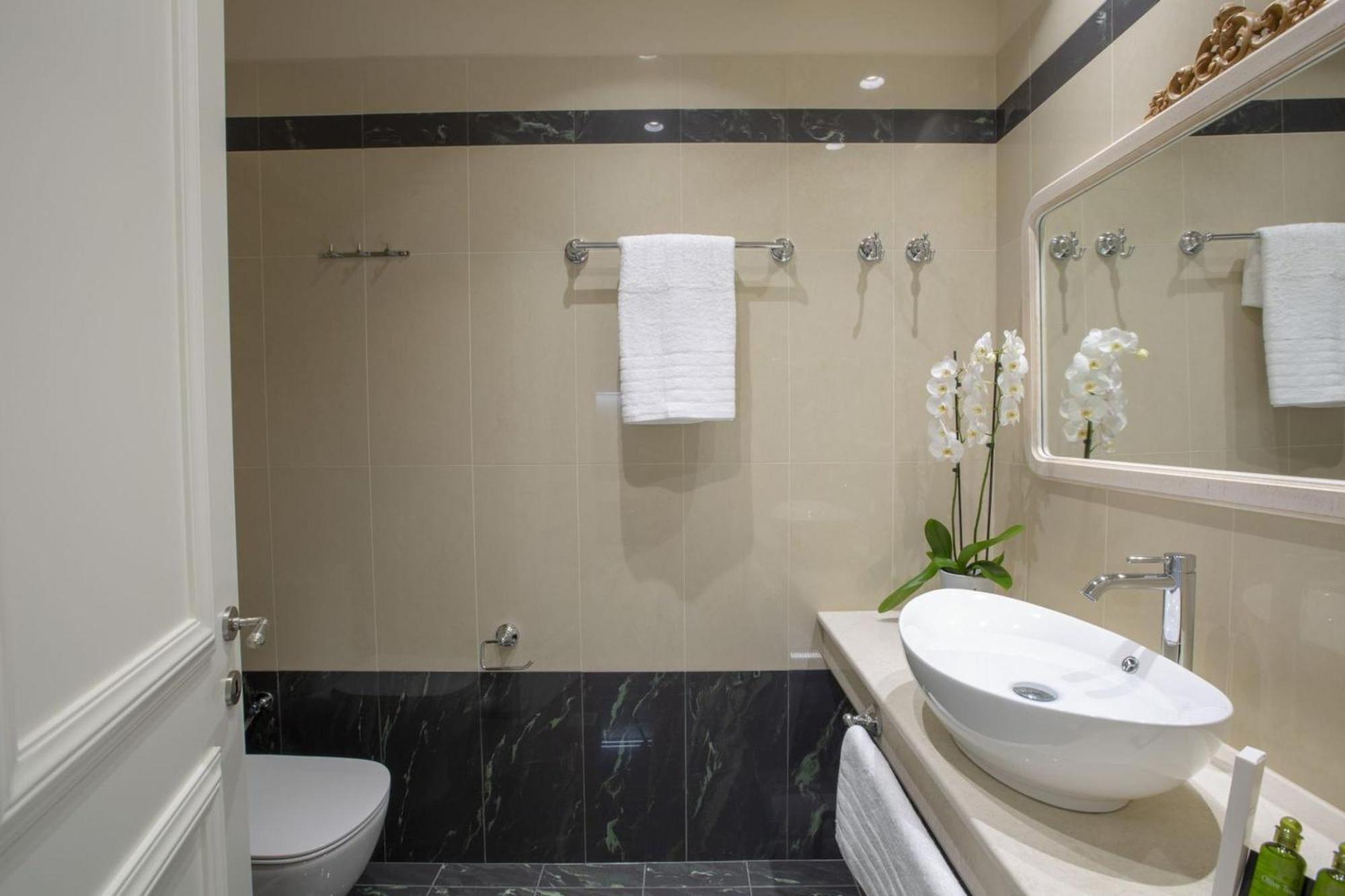 Vk Luxury Suites - Private Parking - Adults Only Νυδρί Εξωτερικό φωτογραφία